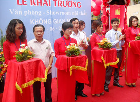 Cắt băng khách thành - Showroom Không Gian Mở tại 75 Nguyễn Phong Sắc - Cầu Giấy - Hà Nội.